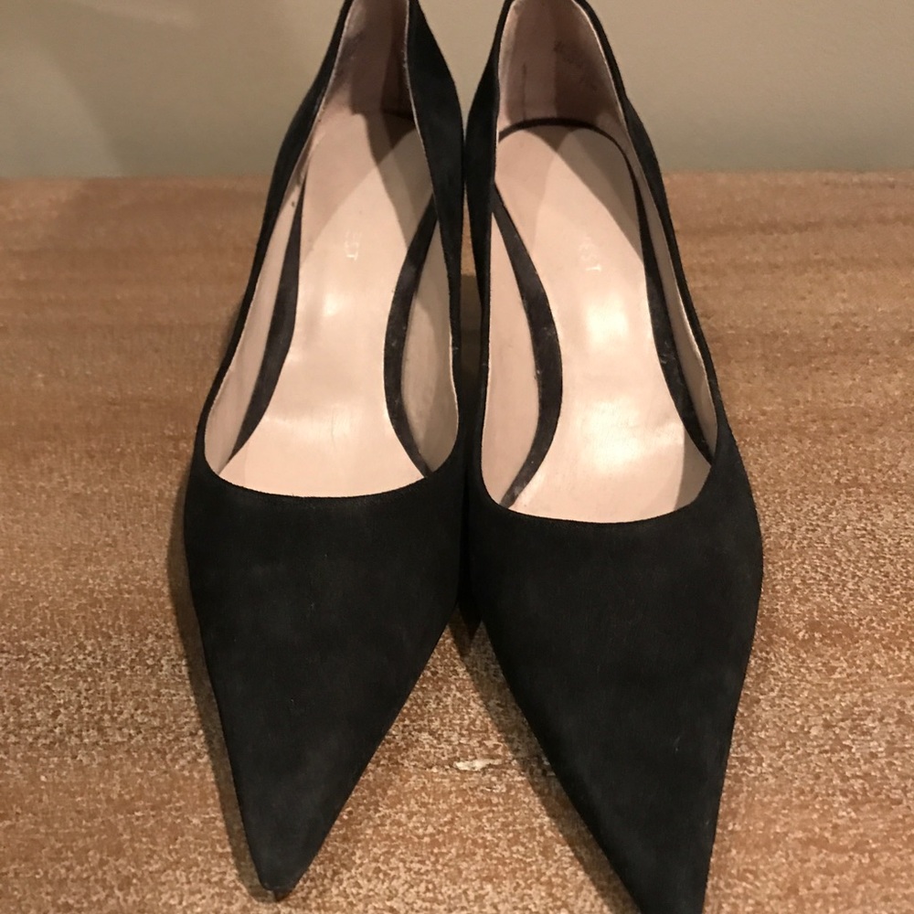 Suede Black Pumps